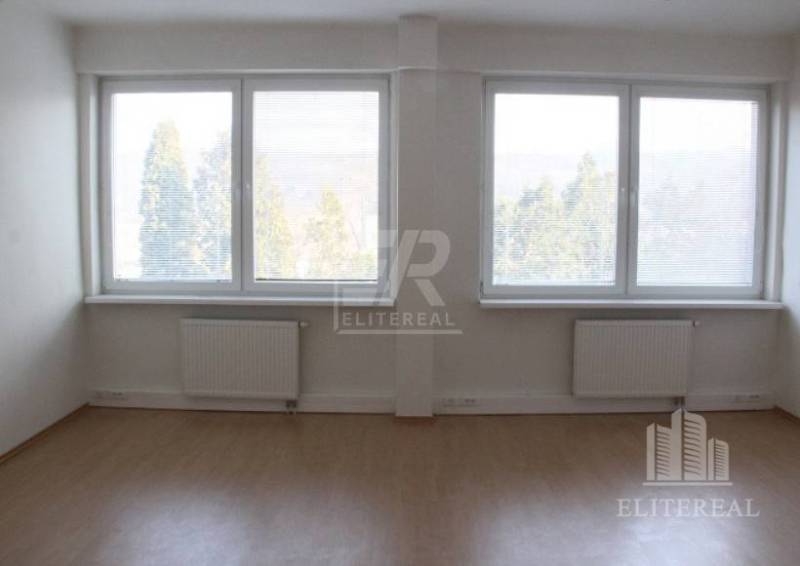  AGÁTOVÁ - kancelársky priestor 50 m2 - BA IV - Dúbravka